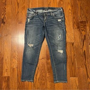 Silver Jeans Co AIKO MID ankle SKINNY jeans. Slightly ripped. Dark blue.